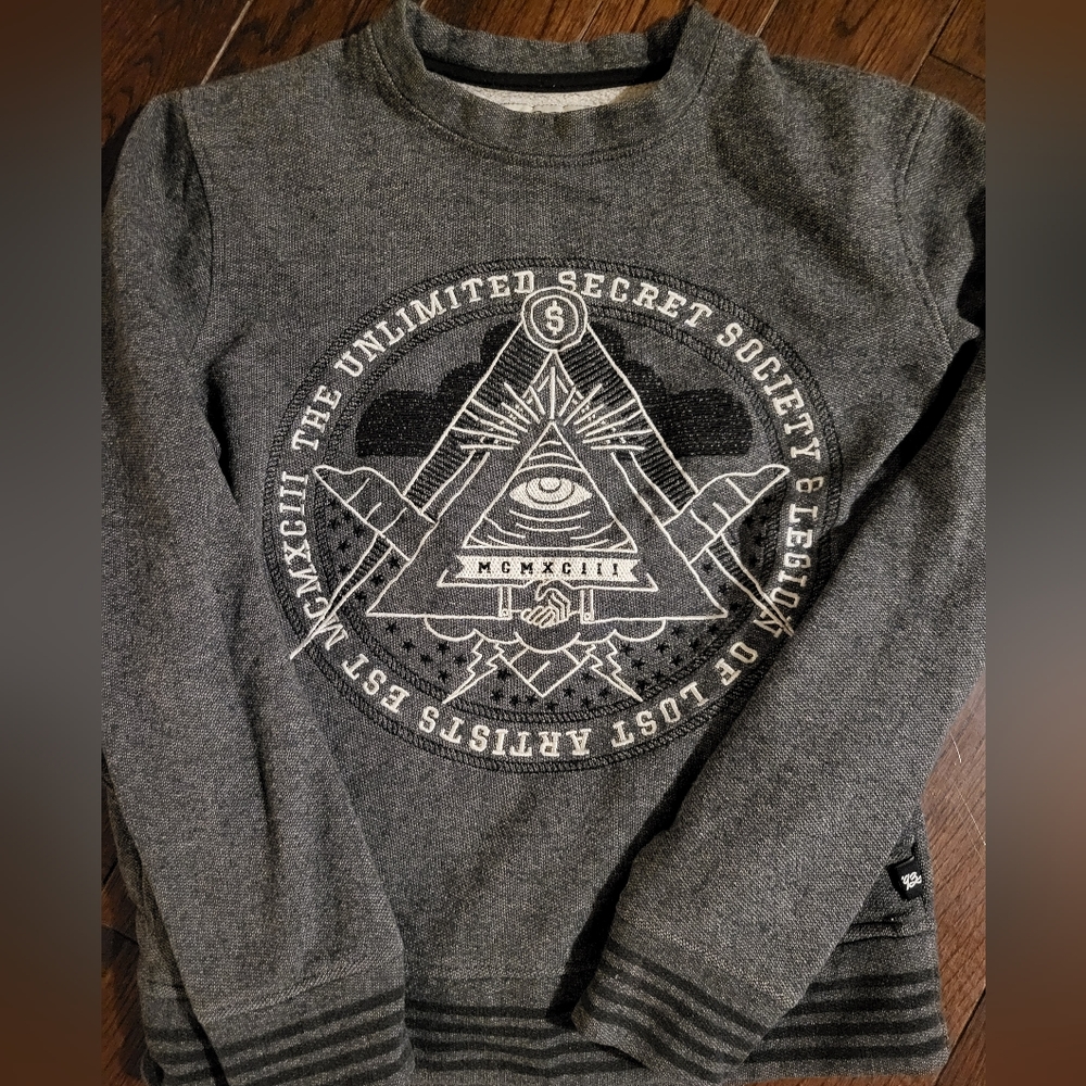 Long sleeved sweatshirt
